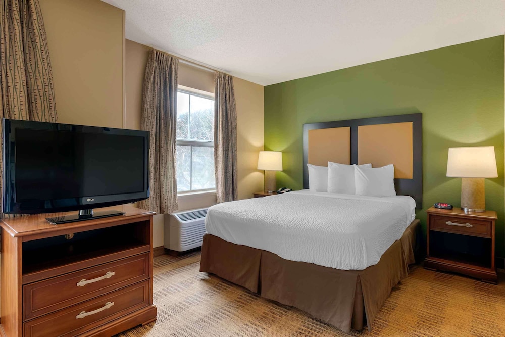 DELUXE, STUDIO, QUEEN BED, SOFA