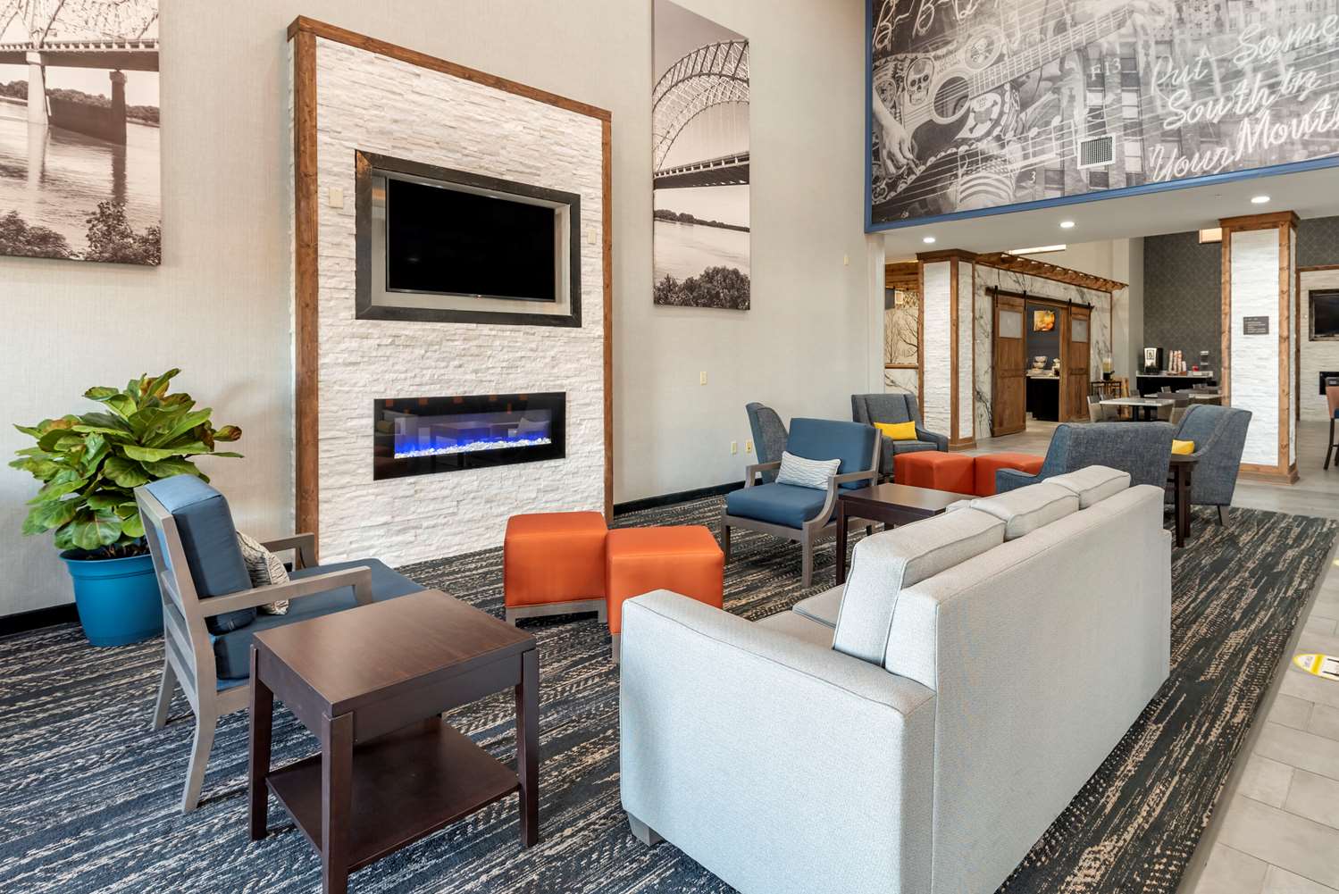 Comfort Suites West Memphis 22/35