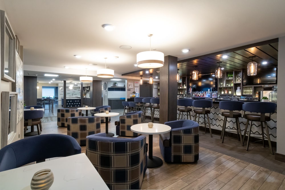 Oxford Suites Portland - Jantzen Beach 46/53