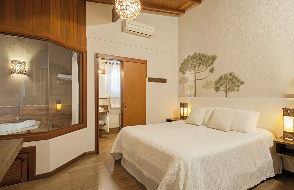 Master, Queen Bed