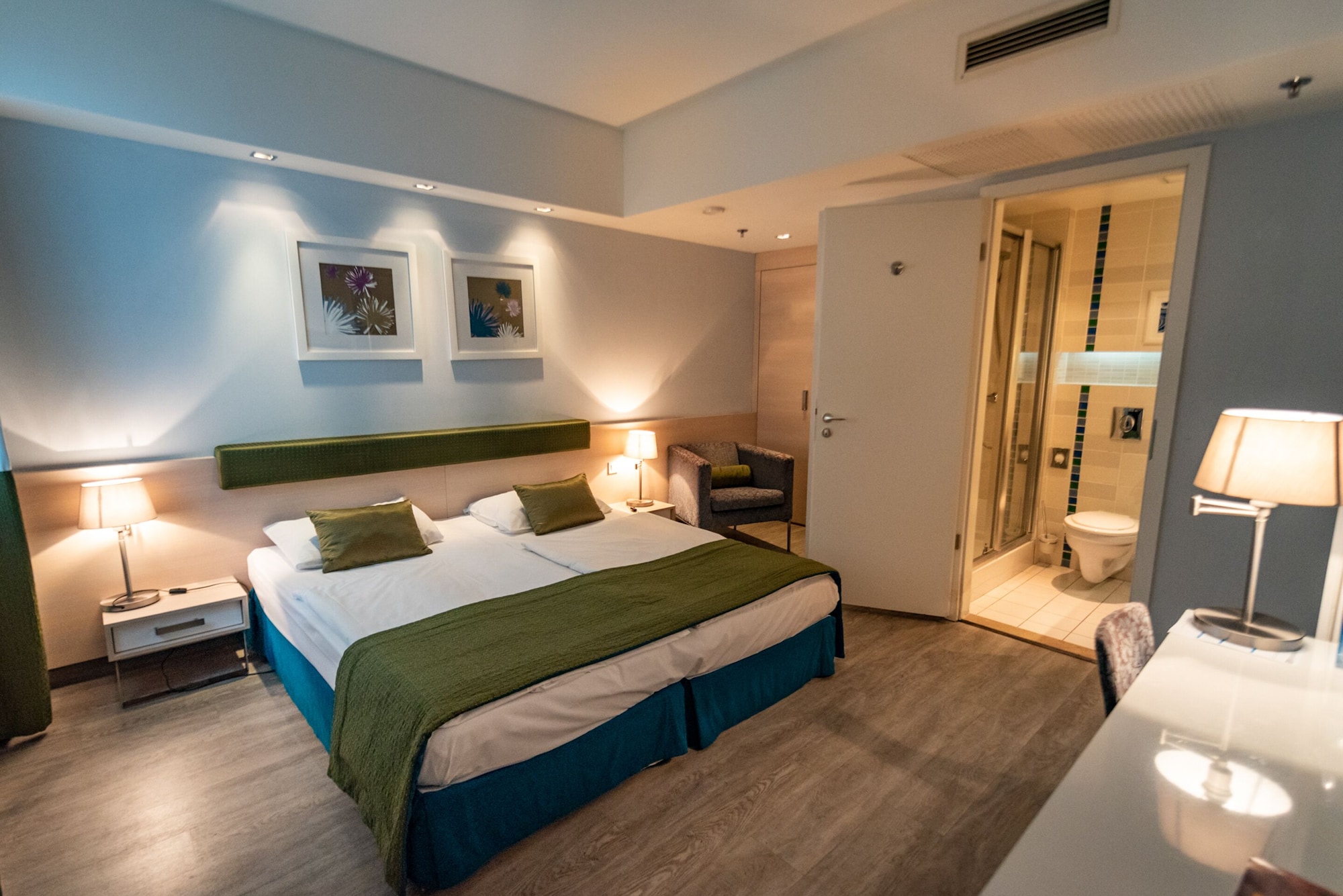 Room, Double Bed, Atrium View، Atrium Hotel by Mellow Mood Hotels 5/10