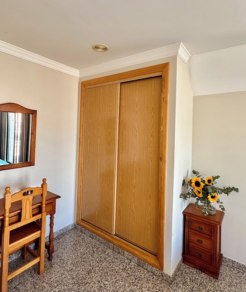 Reyesol Hotel 9/50