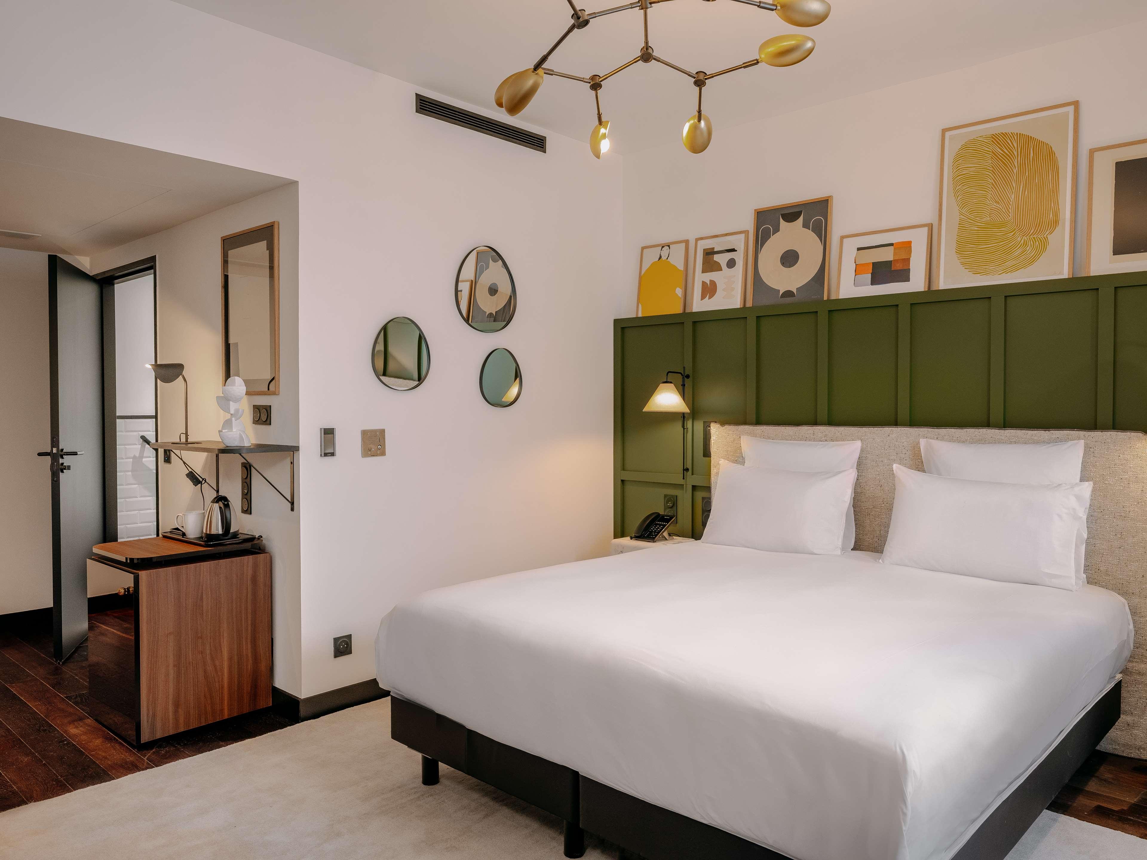 GUEST ROOM, KING BED, ACCESSIBLE