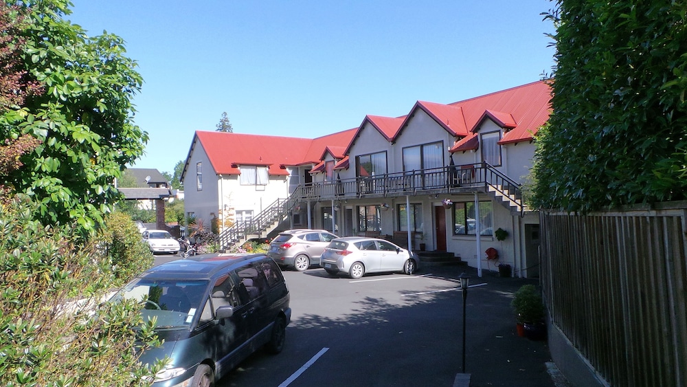 Owens Motel 59/63