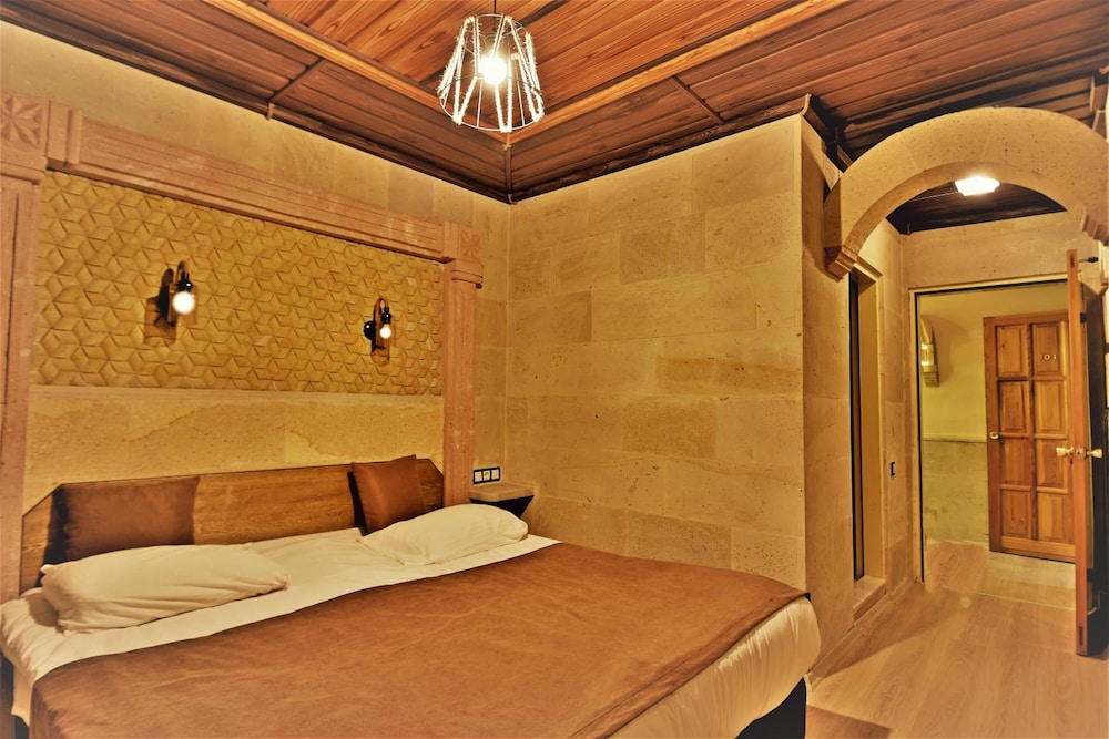 Ciner Hotel 15/50