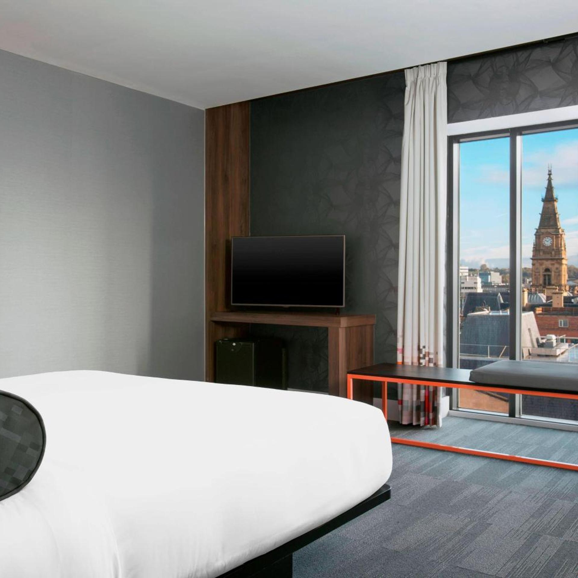 Savvy, Guest Room, King Bed, Large