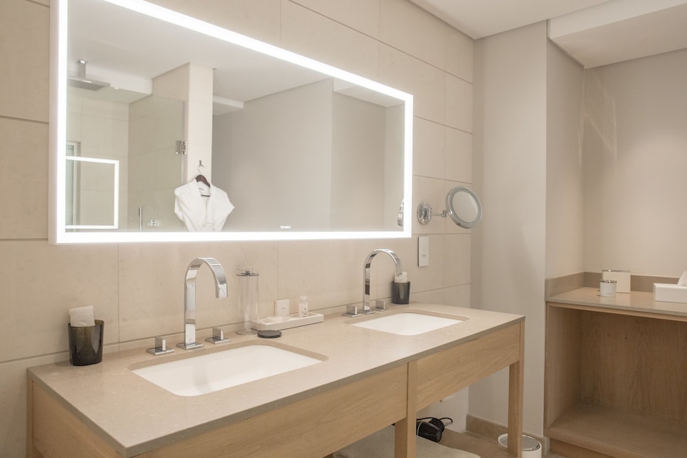 Compass House Boutique Hotel 45/48