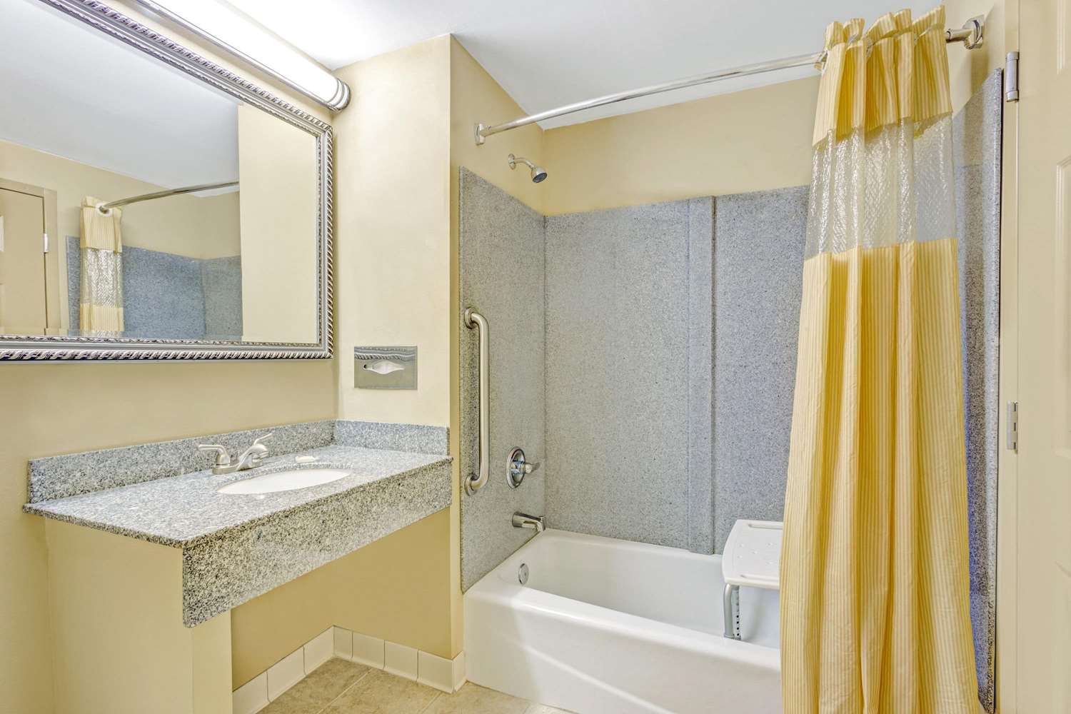 Days Inn & Suites by Wyndham Jeffersonville IN 7/9