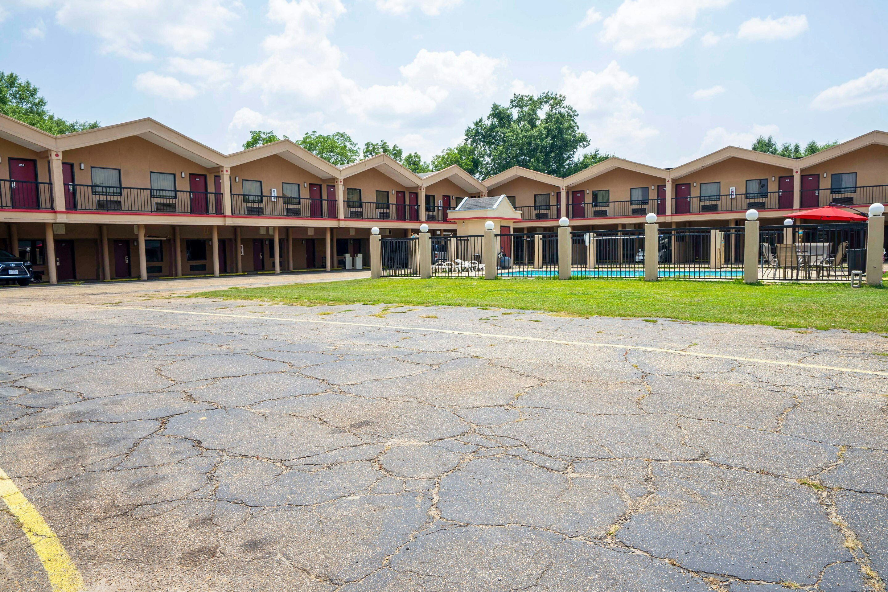Hotel Opp AL Floral Hwy 2/8