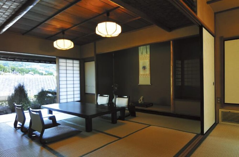 ATAMI SEKITEI 18/68