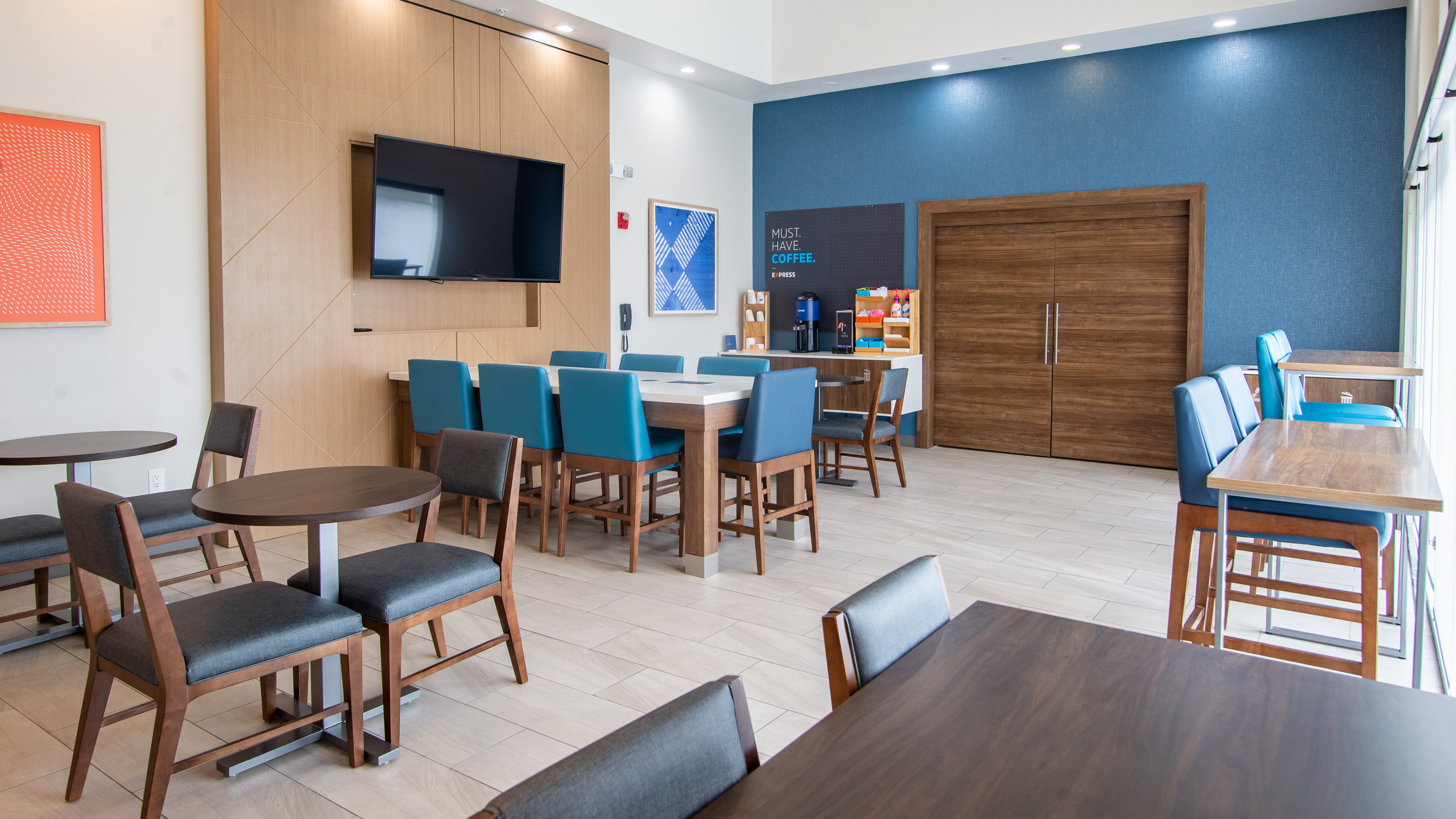 Holiday Inn Express Oakdale 50/72