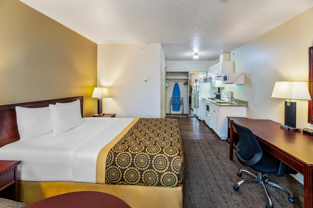 Efficiency, Queen Bed