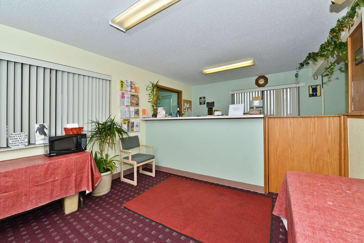 Americas Best Value Inn Champaign 3/8