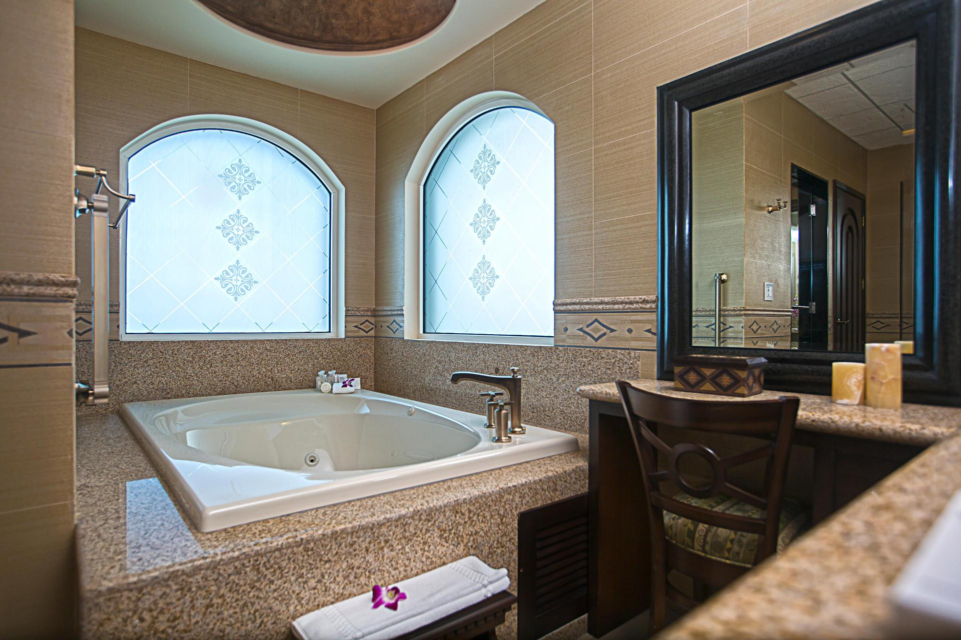 2 Bedrooms, Suite, Beach Front
