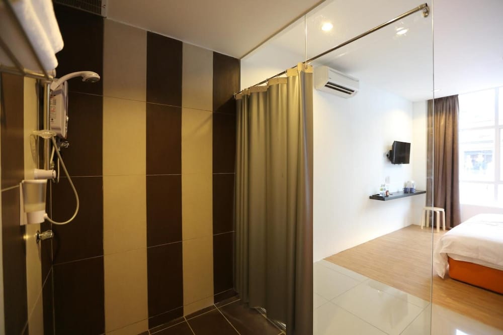 1 Hotel Taman Connaught 57/58