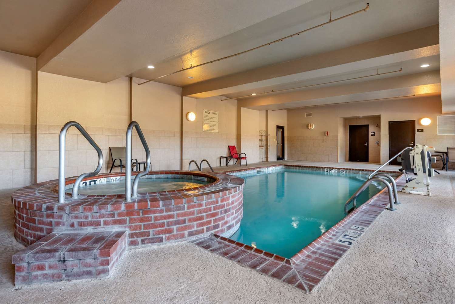 Comfort Inn & Suites Clinton - Jackson West 18/26