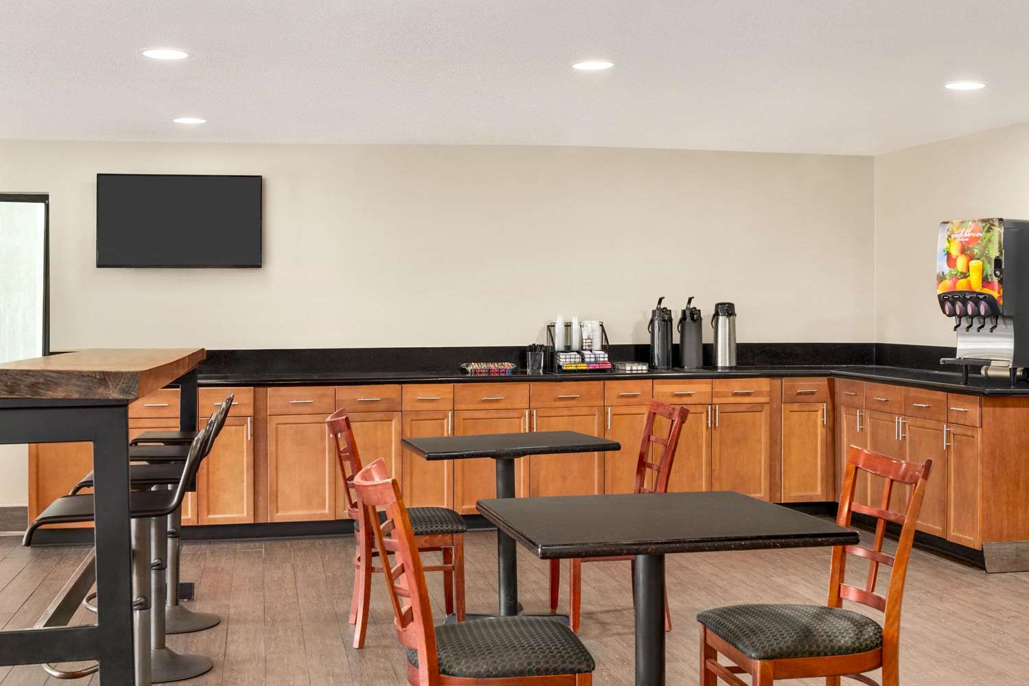 Luxe Studios Nashville Airport 52/63