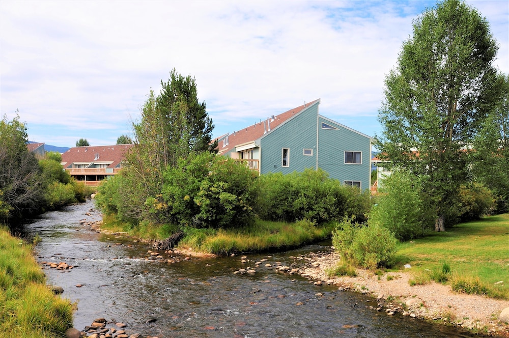 Twin Rivers Condominiums by Alderwood Colorado Management 39/47