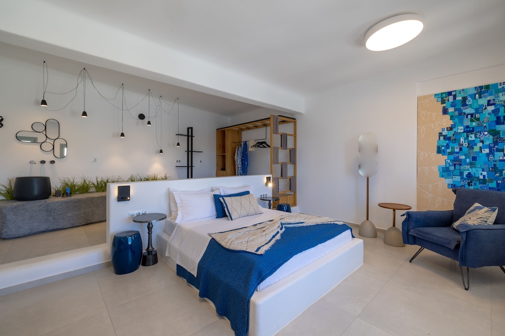 Infinity Blue Suites 16/50