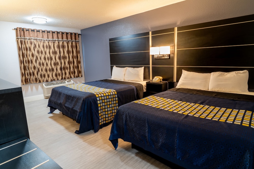 غرفة بسريرين كوين للمدخنين، Coratel Inn & Suites by Jasper Hastings 4/10