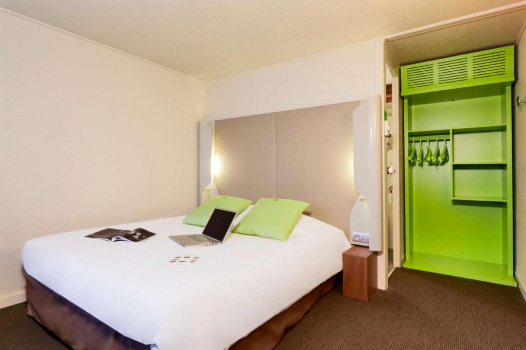 Next Generation, 1 Double and 1 Single Bed