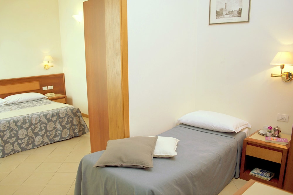 Bonifacio Hotel 24/47