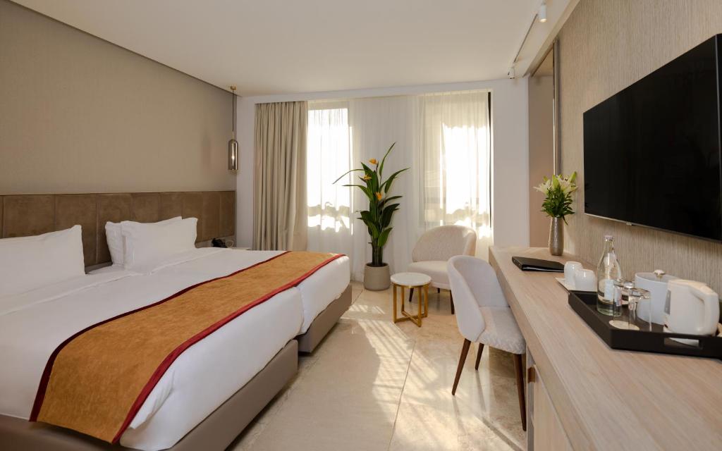 Deluxe, Double Bed