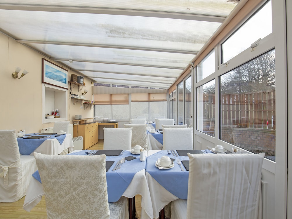 OYO Arden Guest House, Craigmillar Castle Edinburgh 31/43
