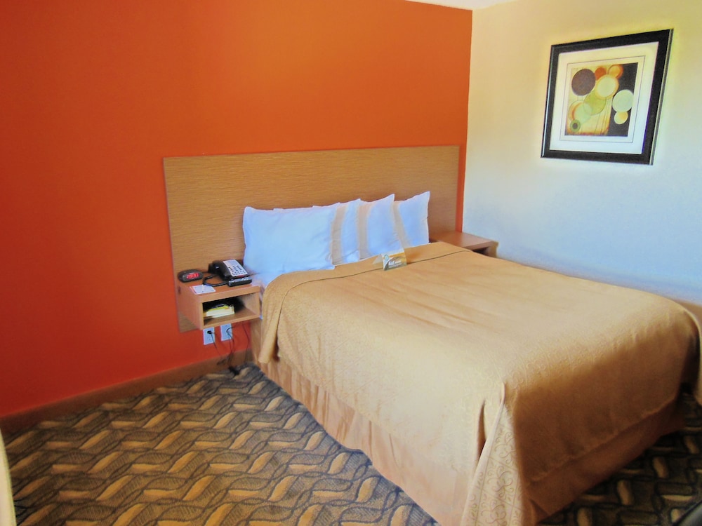 Days Inn Suites By Wyndham Arlington Near Six Flags 10/26