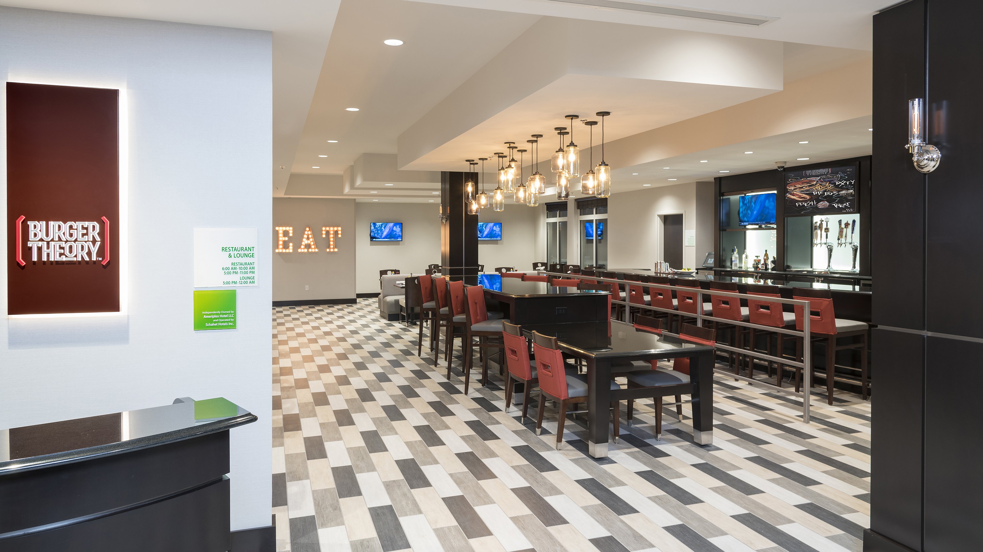 Holiday Inn Indianapolis Airport 10/66