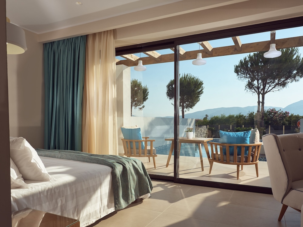 SUITE, PRIVATE POOL