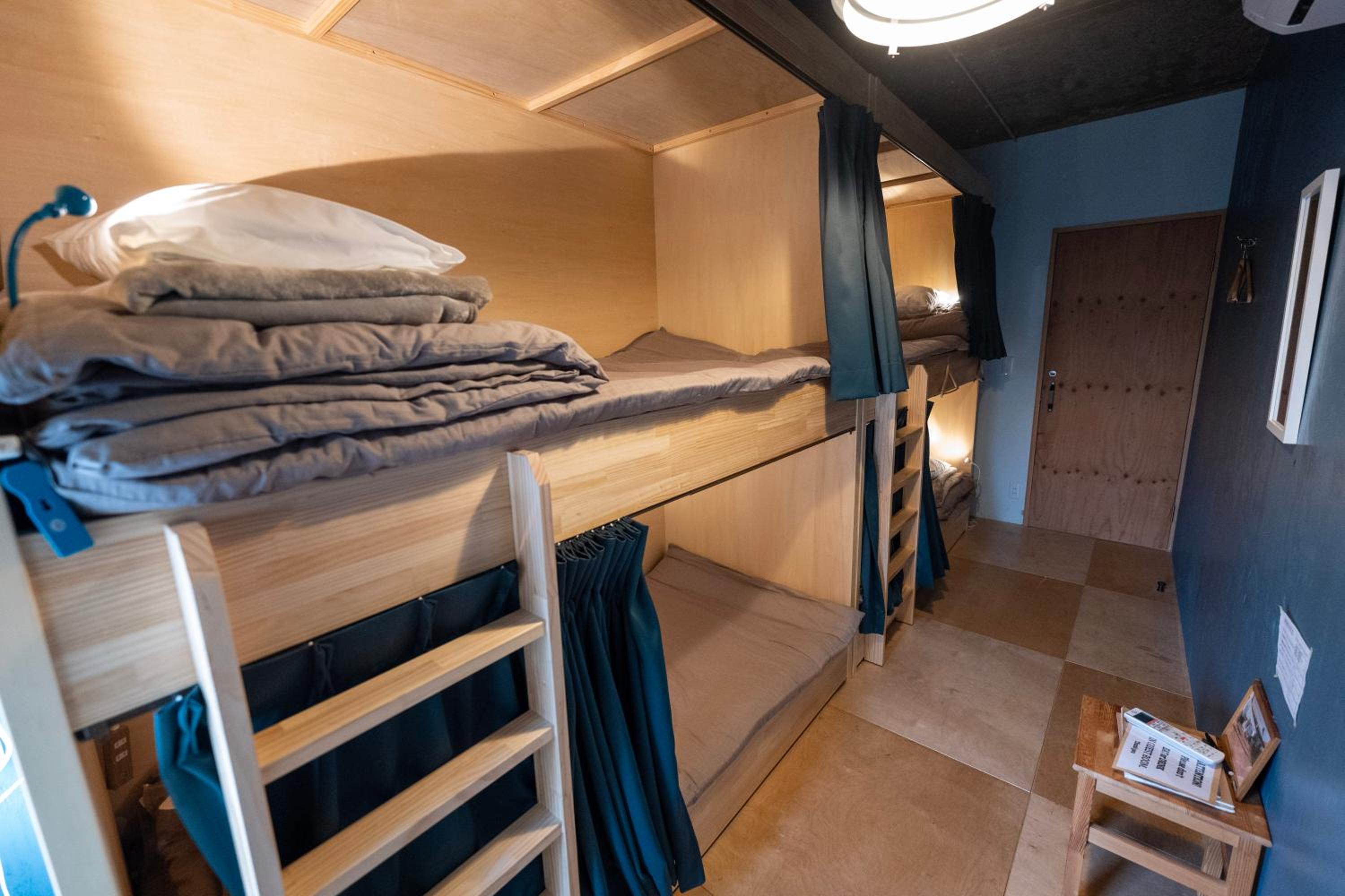 FEMALE DORM, FEMALE ONLY