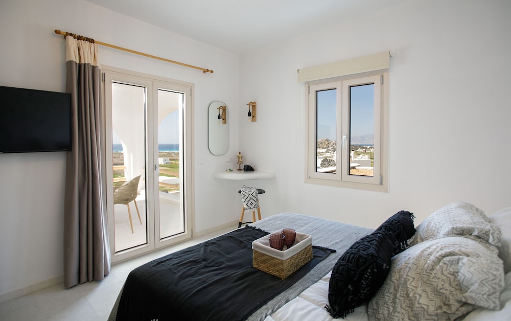 Naxos Earth Suites 23/59