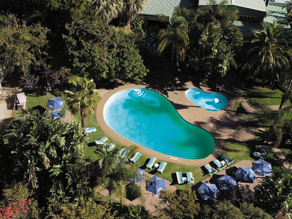 SAFARI LODGE HOTEL & CONVENTION CENTRE 21/50