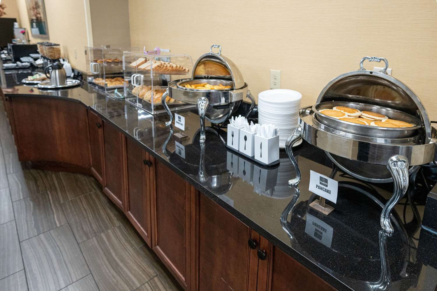 Clarion Hotel Detroit Metro Airport 26/49