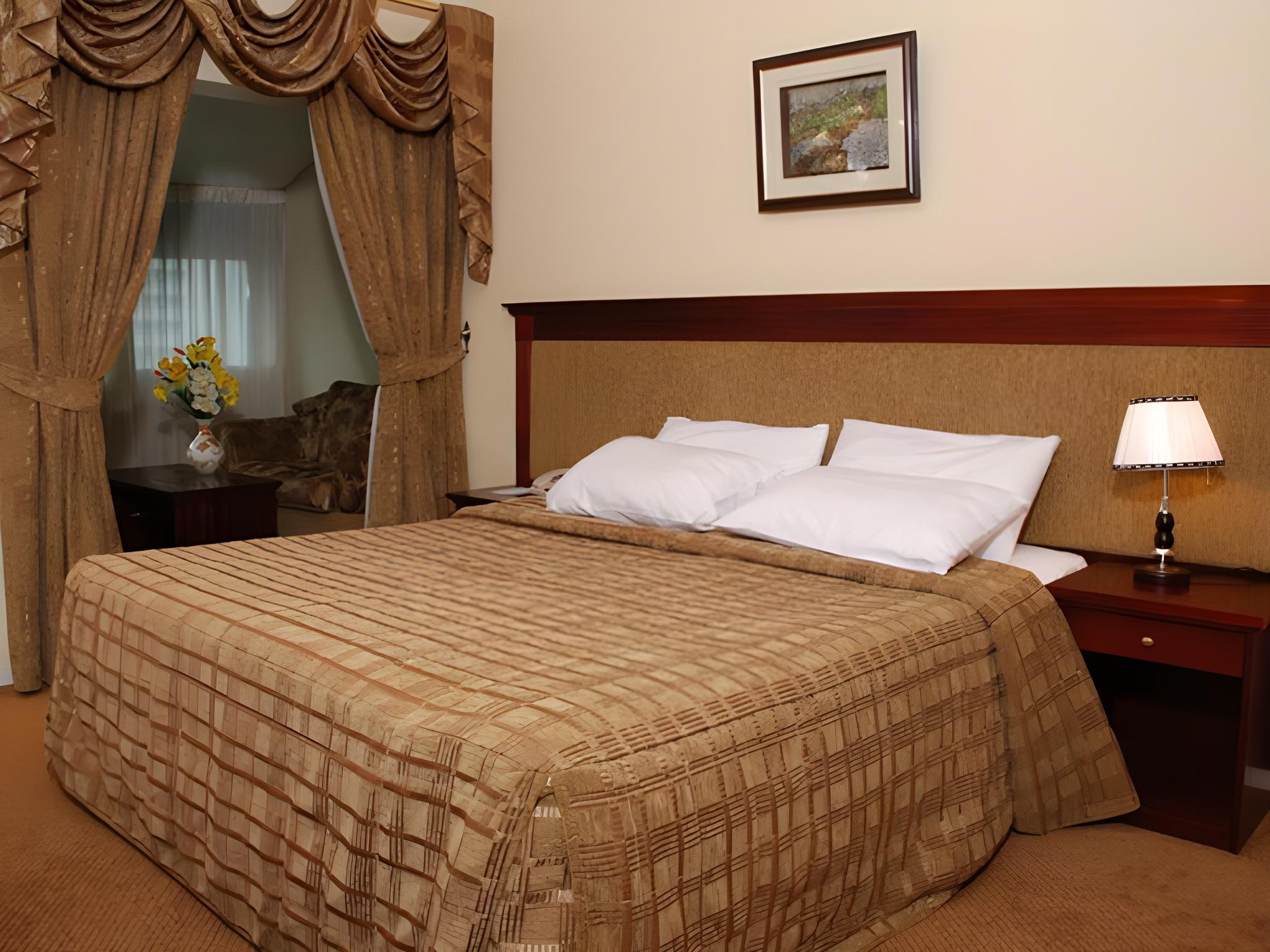 Deluxe, Double or Twin Bed