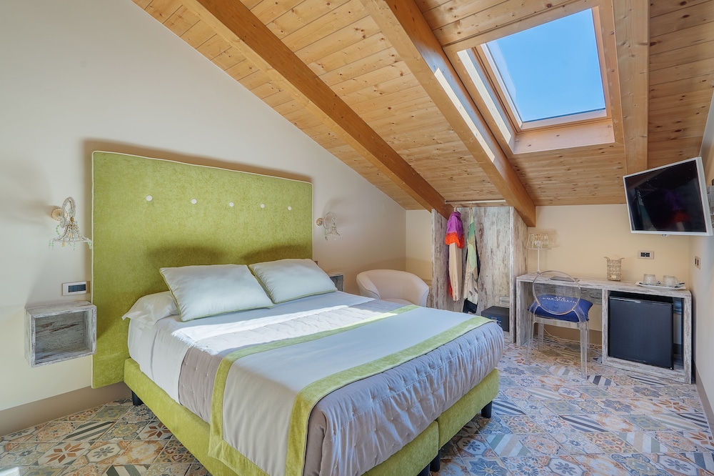 COMFORT, DOUBLE OR TWIN BED