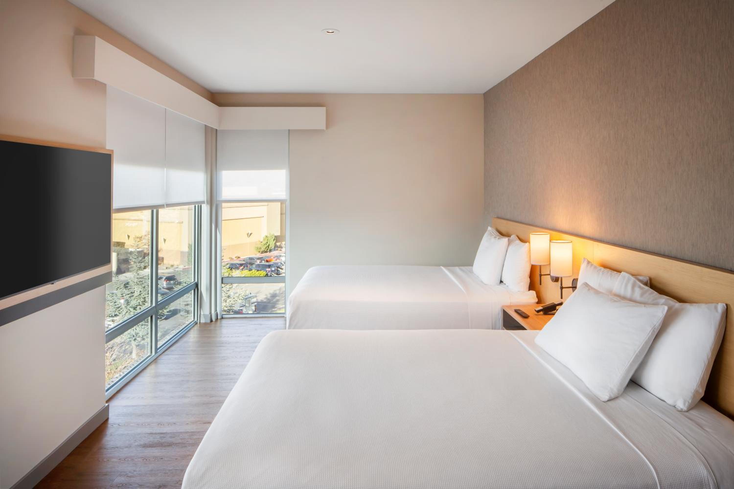 Suite, 2 Queen Beds, Sofa, Bathtub, Accessible