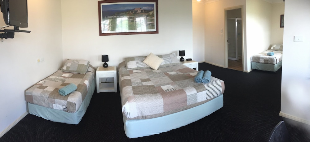Across Country Motel And Serviced Apartments 25/35
