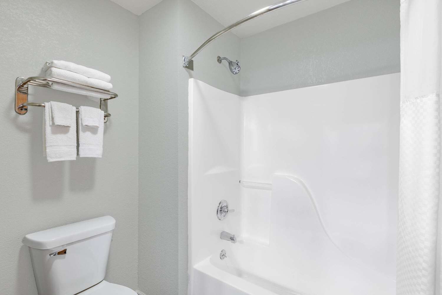 AmericInn by Wyndham Pella 43/43
