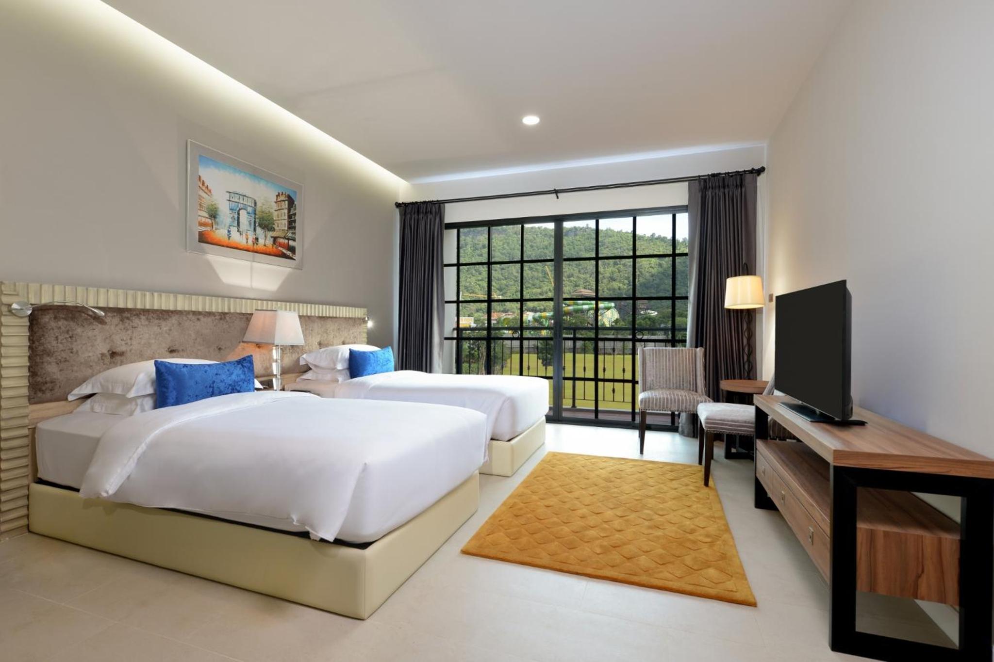 Deluxe, Twin Beds