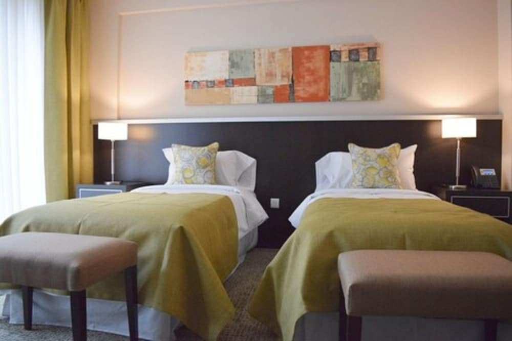 Executive, Queen Bed
