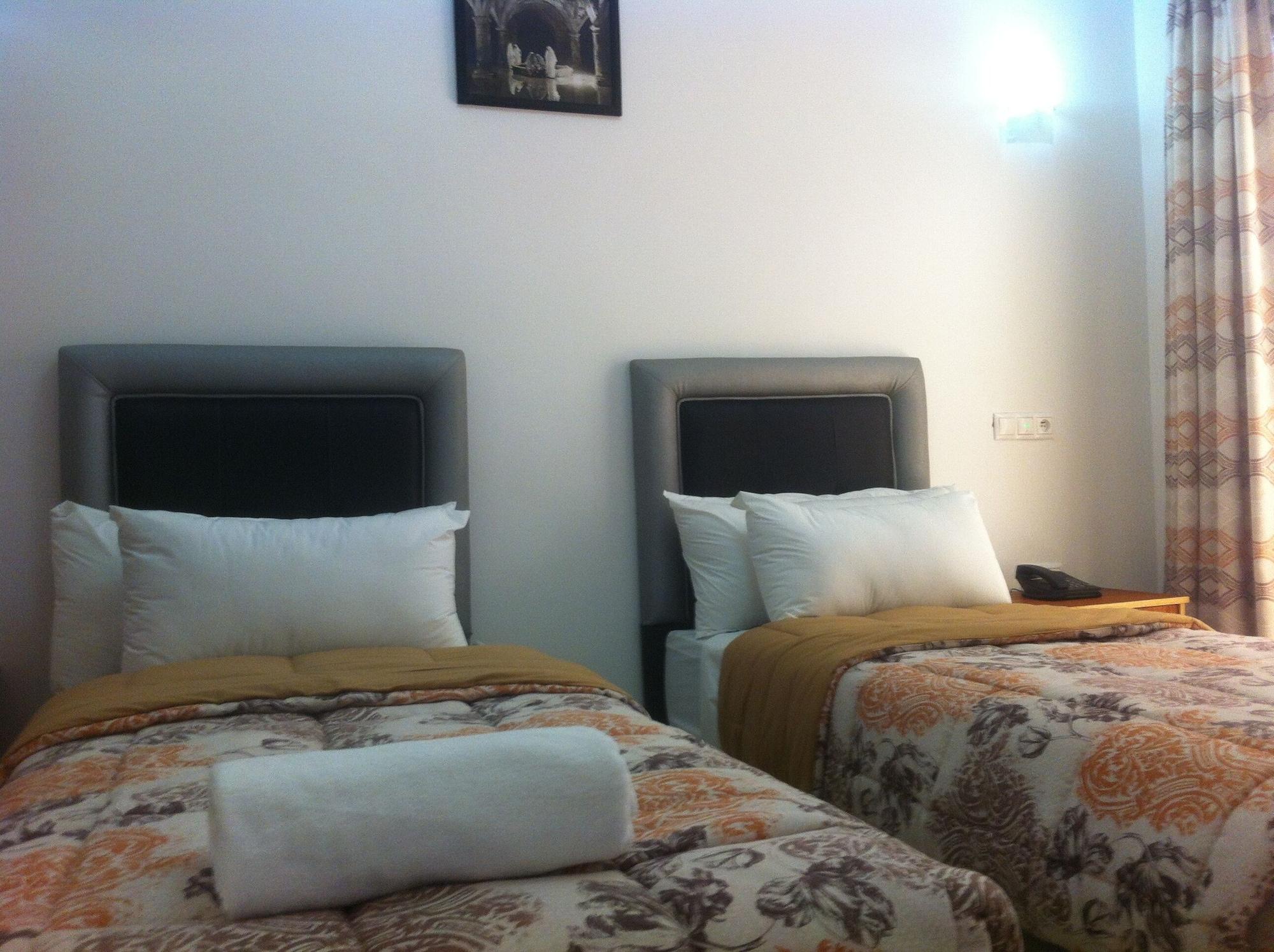 La Place Hotel 12/43