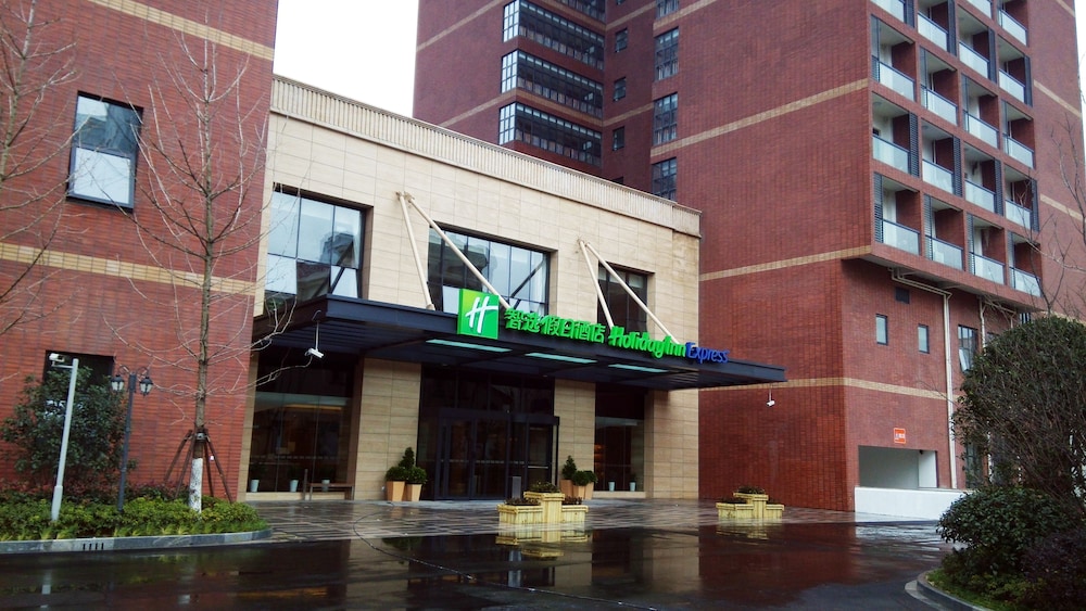 Holiday Inn Express New Jinqiao 3/35