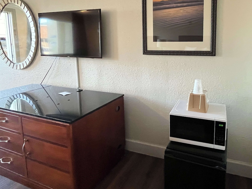 Motel6 Galveston, TX - Beach/Seawall photo2