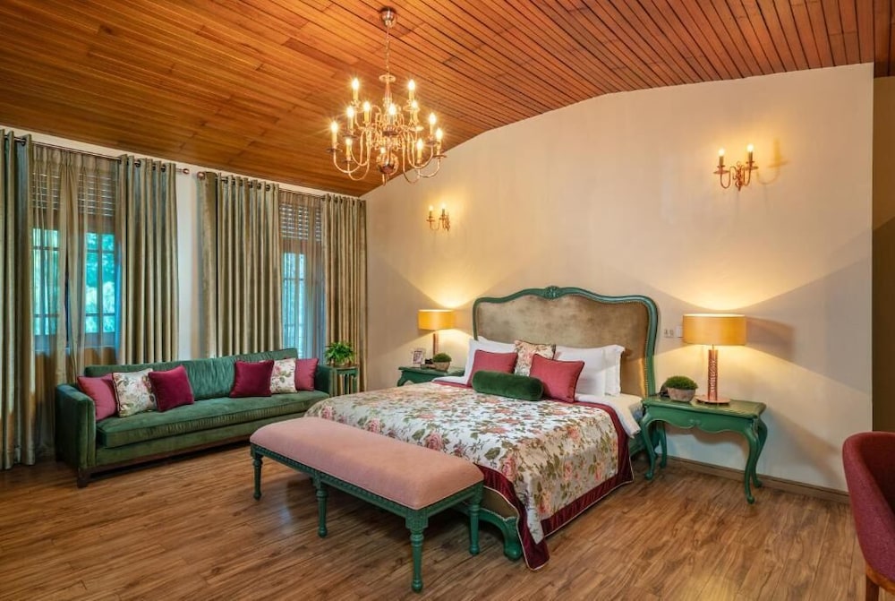 Clove Villa 12/65