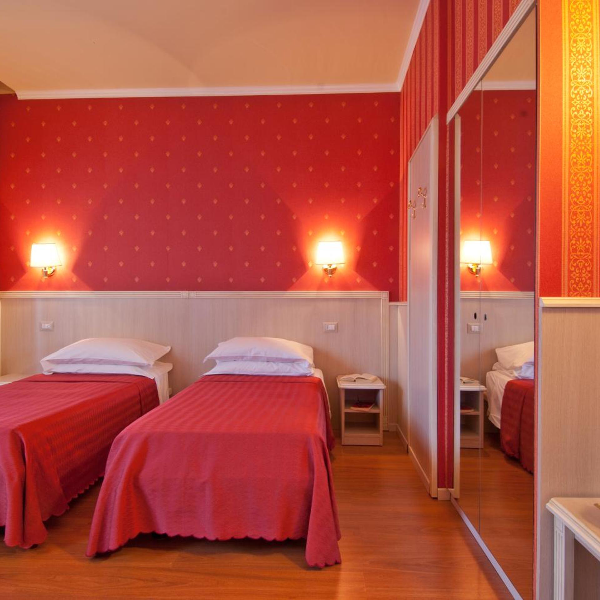 ROOM, TWIN BEDS