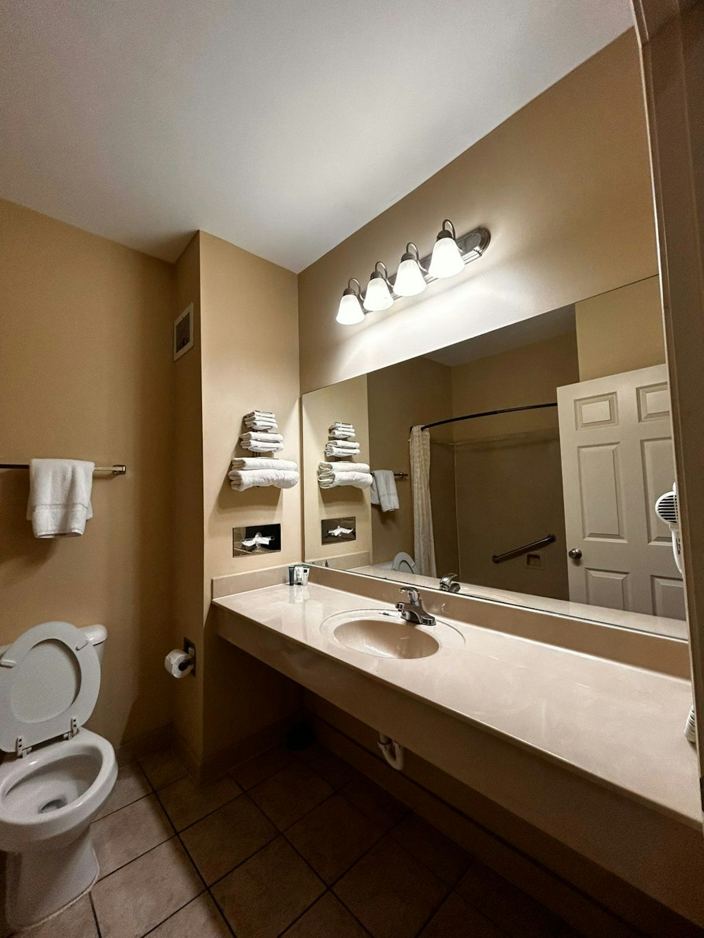 Plantation Oaks Suites & Inn Millington 25/36