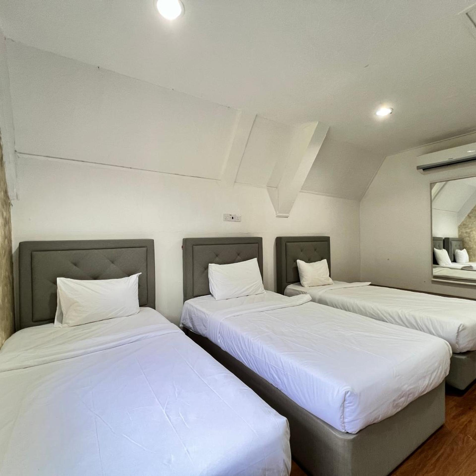 LiLLA Hilltop Retreats 10/50