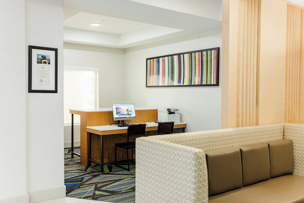 Holiday Inn Express Hotel and Suites Greenville 44/64